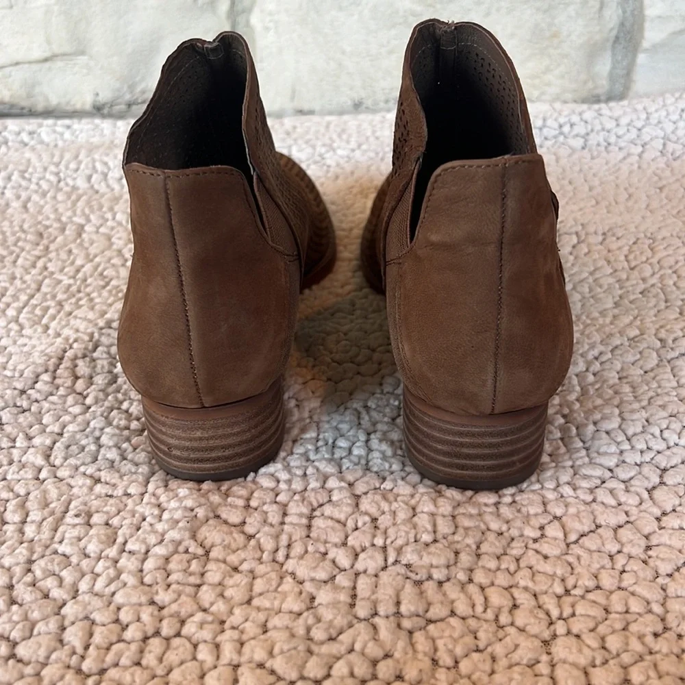 Vince Camuto ankle boot